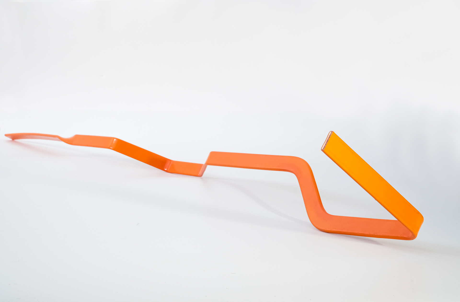 Beschichtete Kupfer-Stromschiene (Busbar) mit gebogener Geometrie für elektrische Anwendungen.