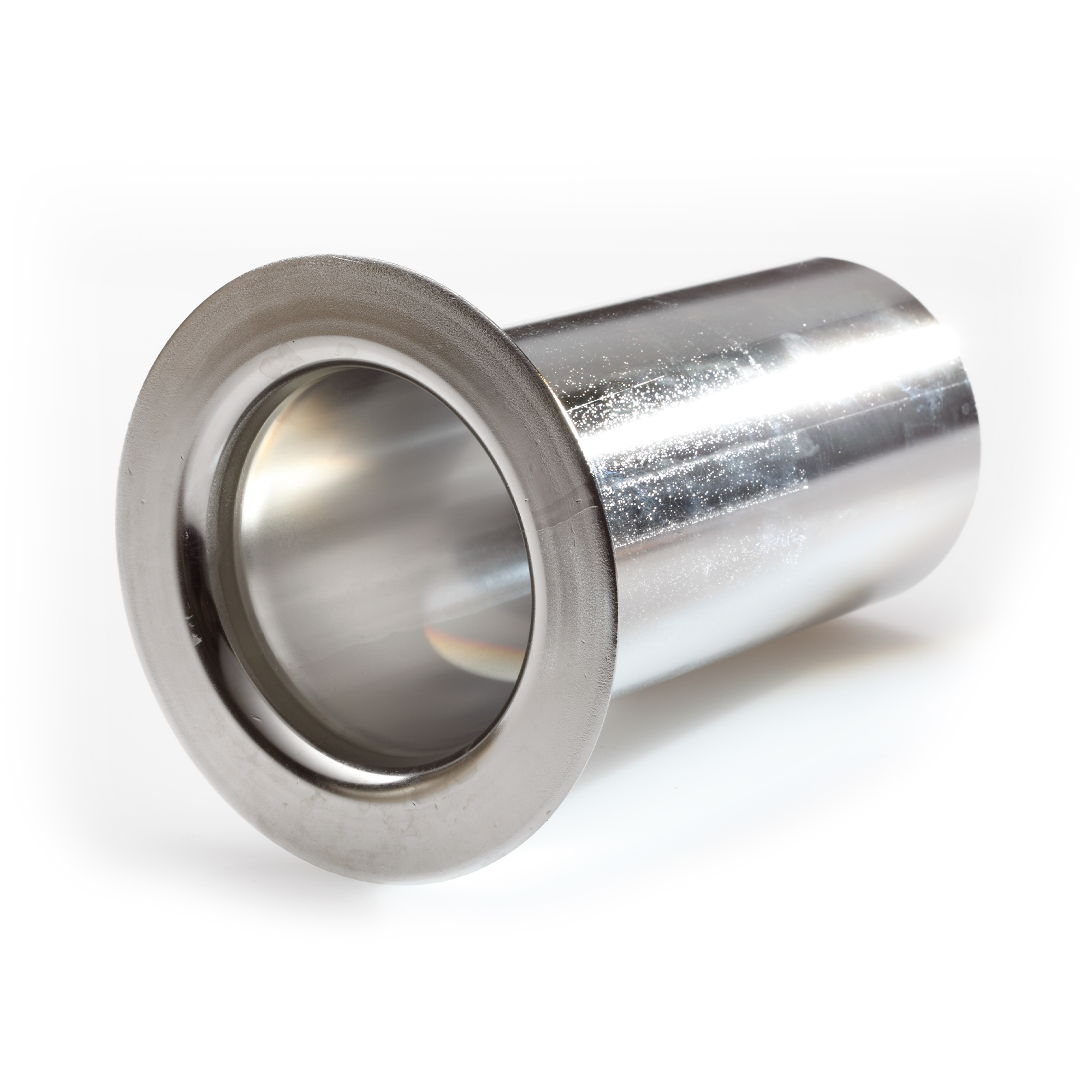 Edelstahl Rohrfitting mit Flanschrand für industrielle Rohrleitungssysteme.