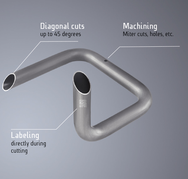 Lasergeschnittenes Metallrohr mit diagonalen Schnitten, Bearbeitung und integrierter Kennzeichnung.