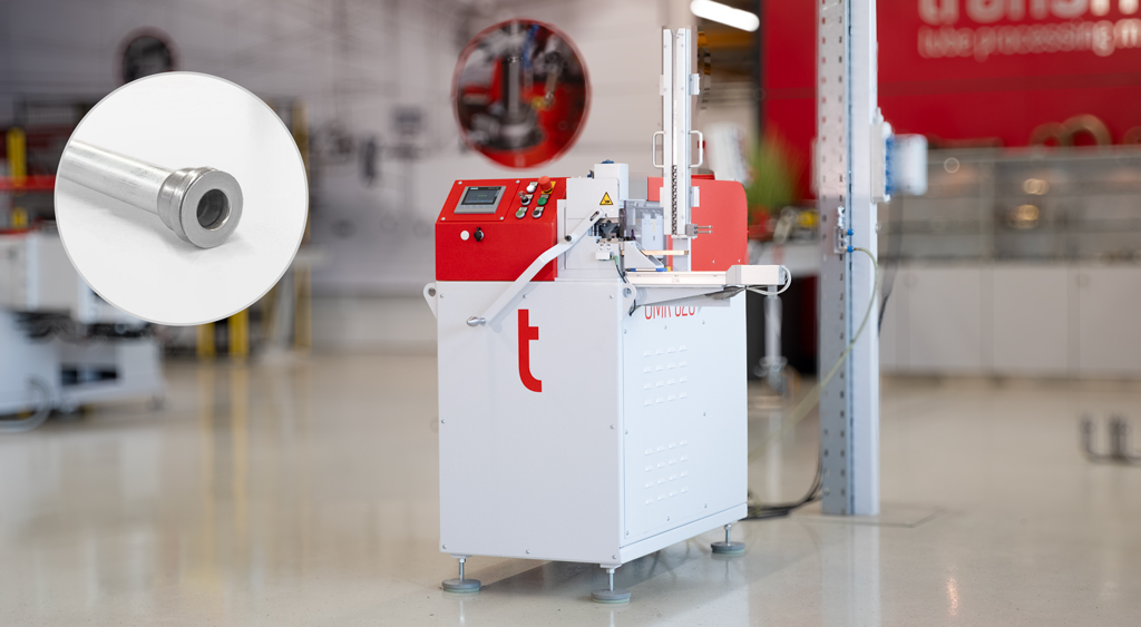 Automatische t form FLARELINE 28 Rohrumformmaschine mit Magazin und Rohrbearbeitungssystem.